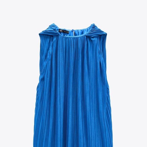 COPY - Pleated cape dress - Picture 6 of 11